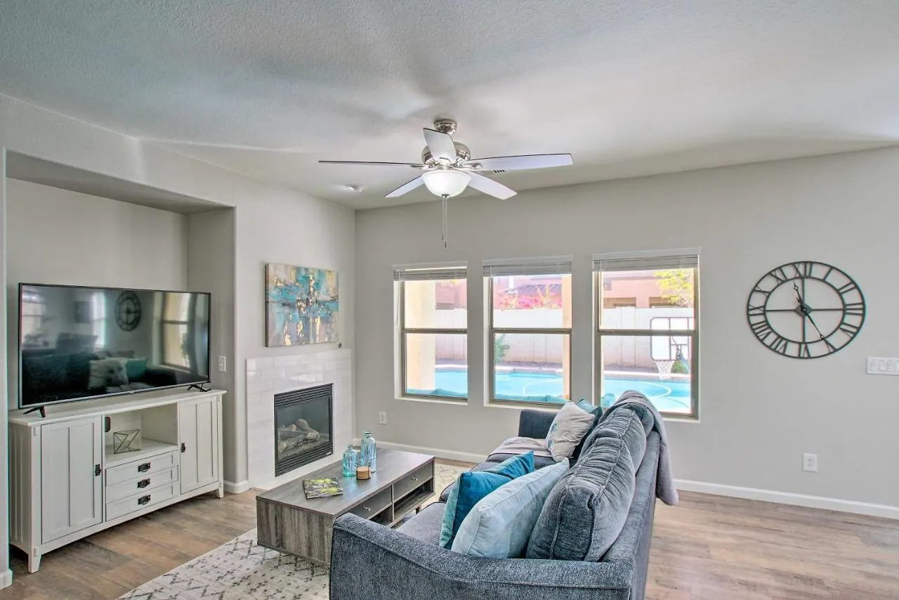 Holiday home Spacious Queen Creek Home With Pool And Game Room!